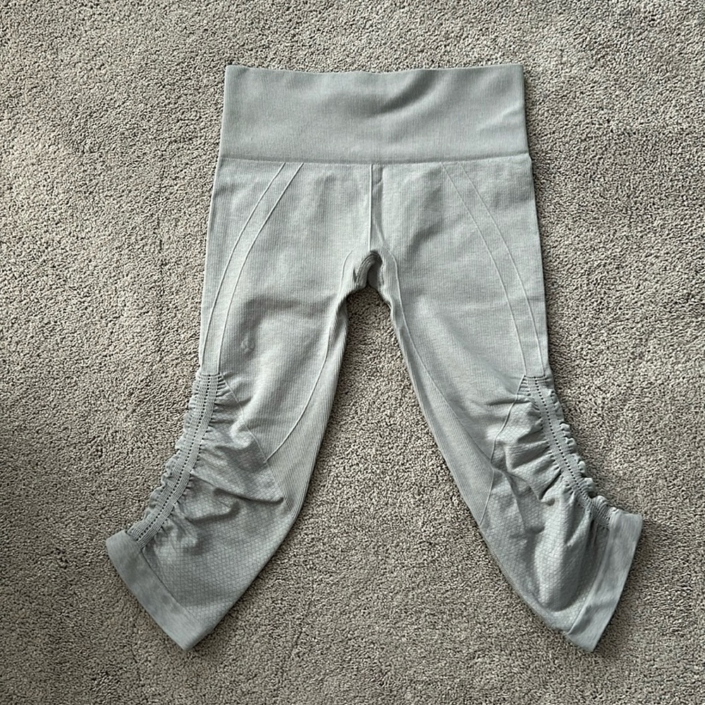 Lululemon Gray Cropped Leggings - size 4